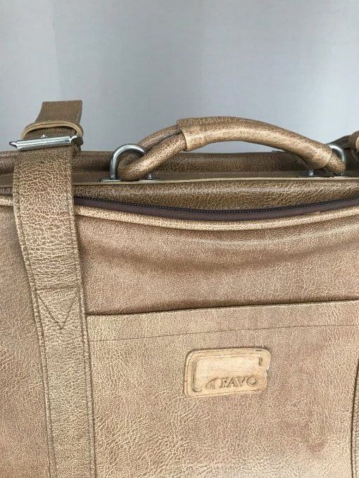 Petite valise souple en simili cuir de la marque FAVO, vintage