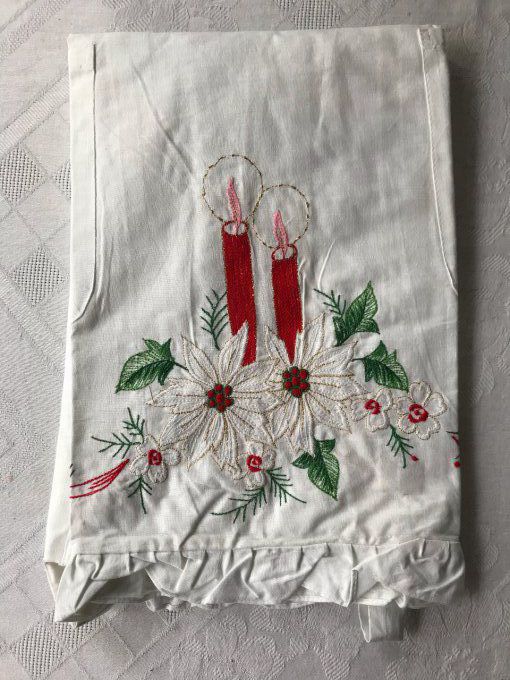 Joli tablier de Noël brodé + chemin de table, Neufs
