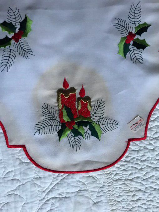 Joli tablier de Noël brodé + chemin de table, Neufs