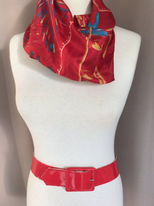 Ceinture vinyle vintage rouge, neuve et foulard offert 