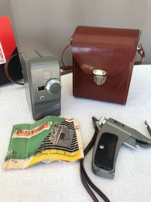 Ancienne Camera 8mm Ambassador avec son étui en cuir et Colleuse Marguet 