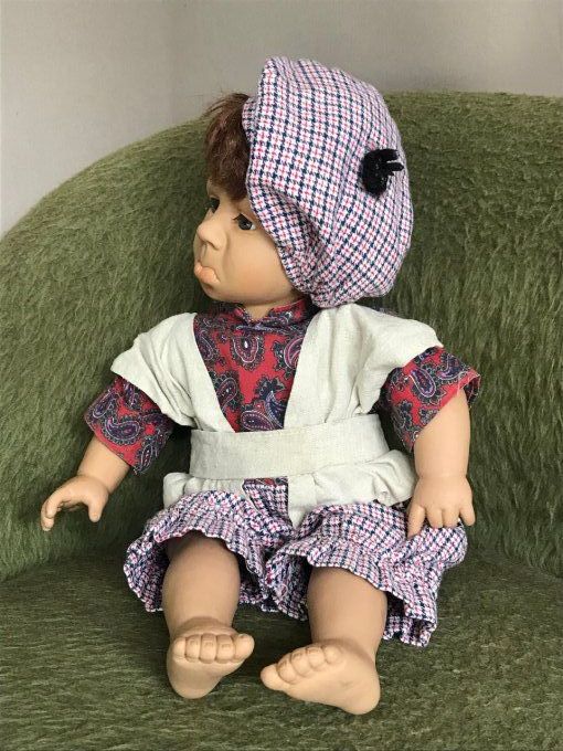 Poupon expressif, triste, de marque Simba,  vintage