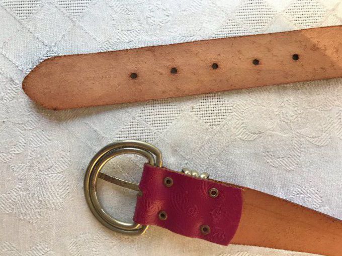 Ceinture vintage en cuir, rose pourpre avec motifs cachemire