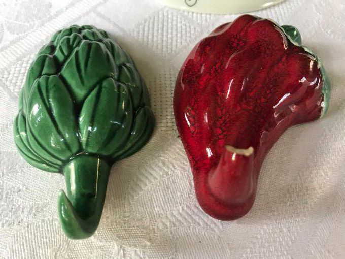 Lot, 2 plaques de porte porcelaine de Limoges et 1 porte torchon en céramique,  vintage